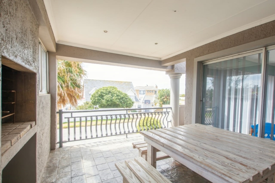 4 Bedroom Property for Sale in Wavecrest Eastern Cape